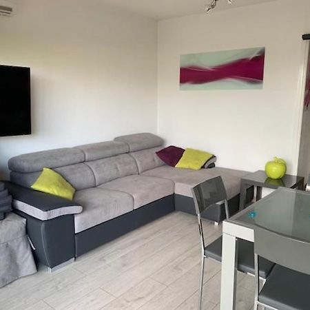 Appartement Face A La Mer Et Au Port Saint Laurent Du Var Avec Jardin Privatif Exterior foto